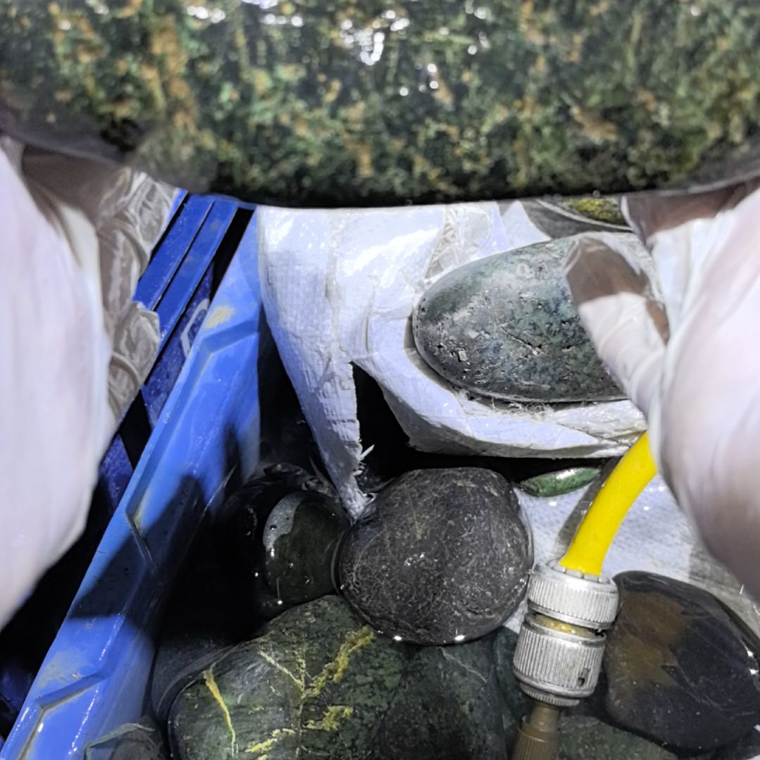 往***哥藏玉药王石原石一个摆件