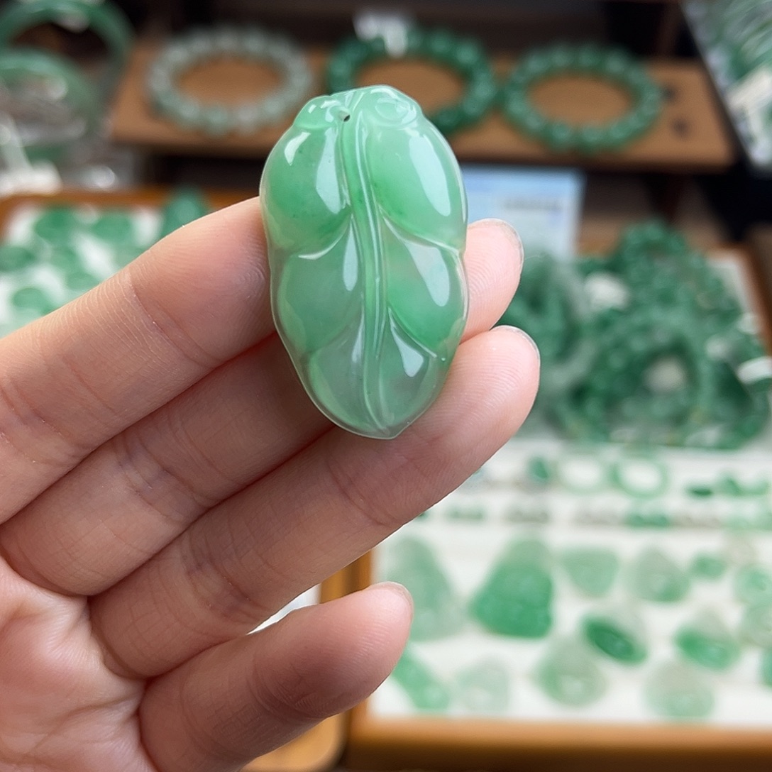 石英质玉（非洲翠）未镶嵌吊坠(不含链)叶子吊坠