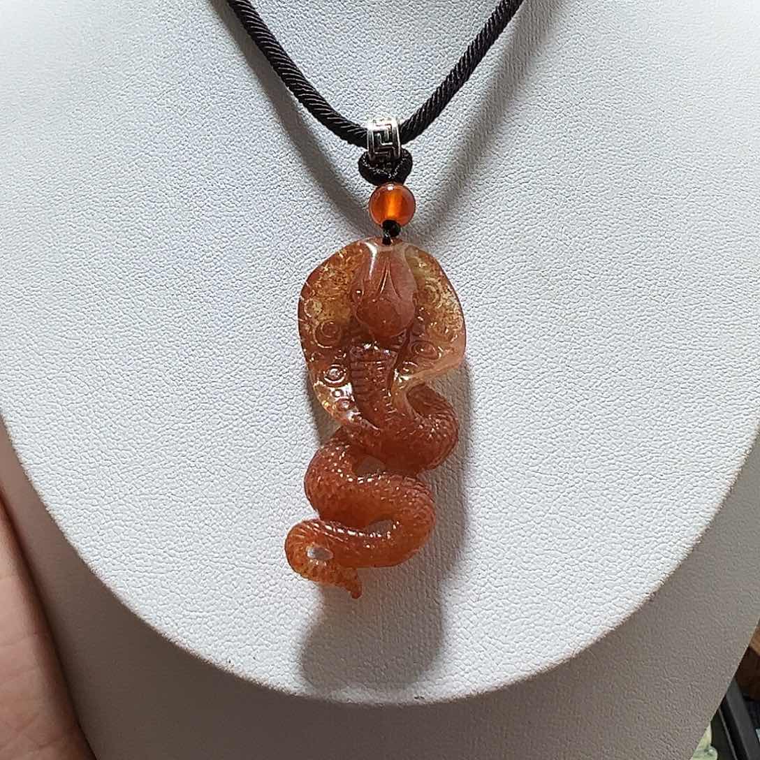 蛇纹石玉颈饰未镶嵌