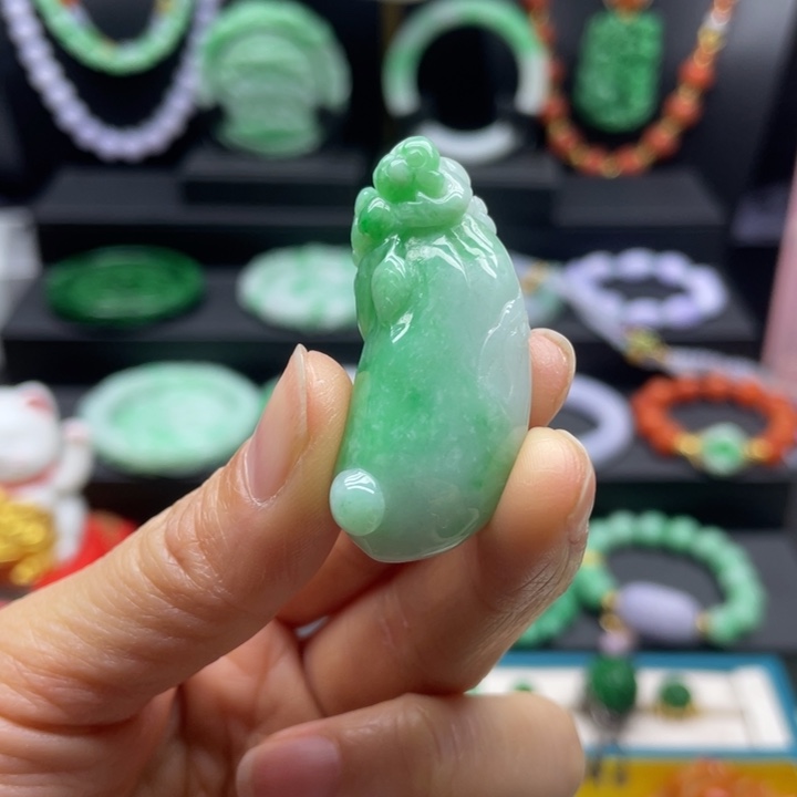 翡翠未镶嵌颈饰翡翠福瓜