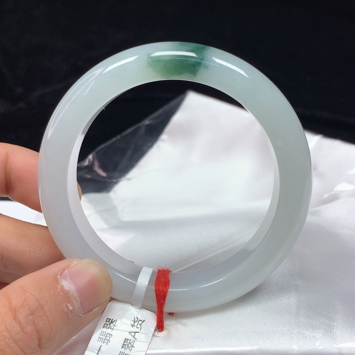 翡翠手镯（圆镯）未镶嵌56.3