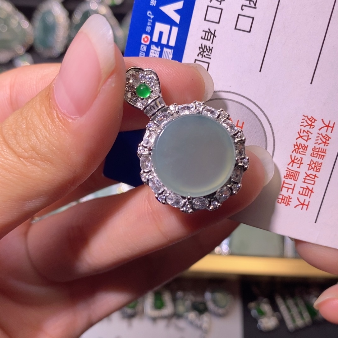 翡翠未镶嵌颈饰天然