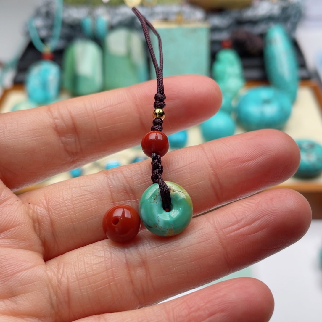 南红玛瑙配饰未镶嵌