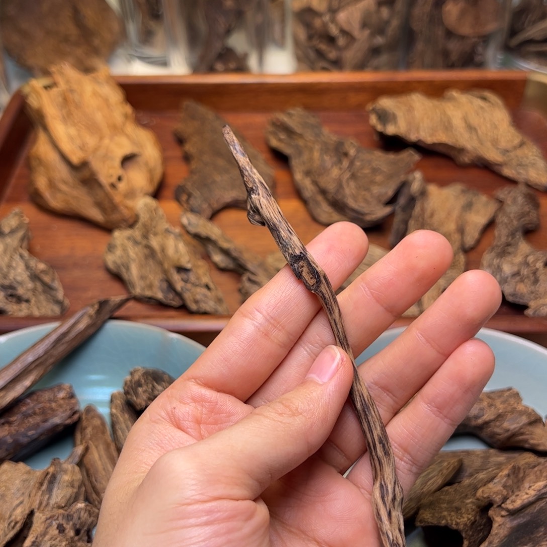 霏***常香料：越南中部沉水树心油4.6克