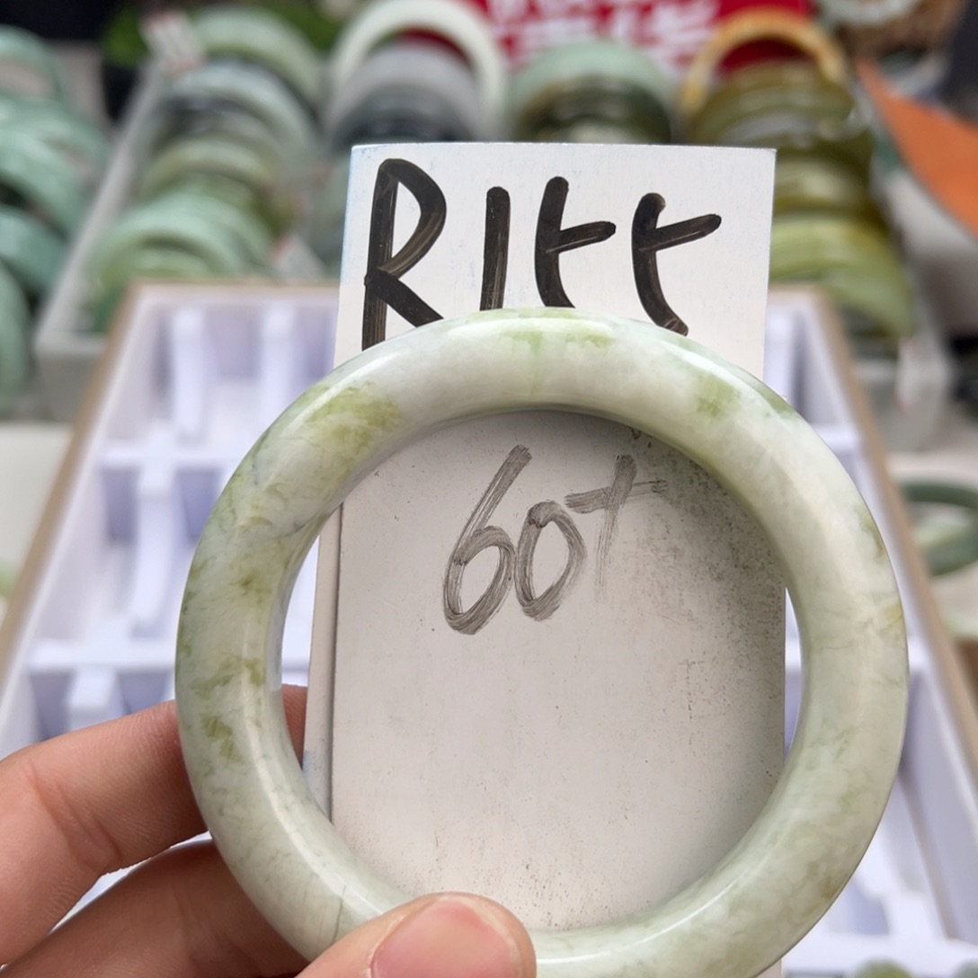 岫玉手镯未镶嵌天然岫玉