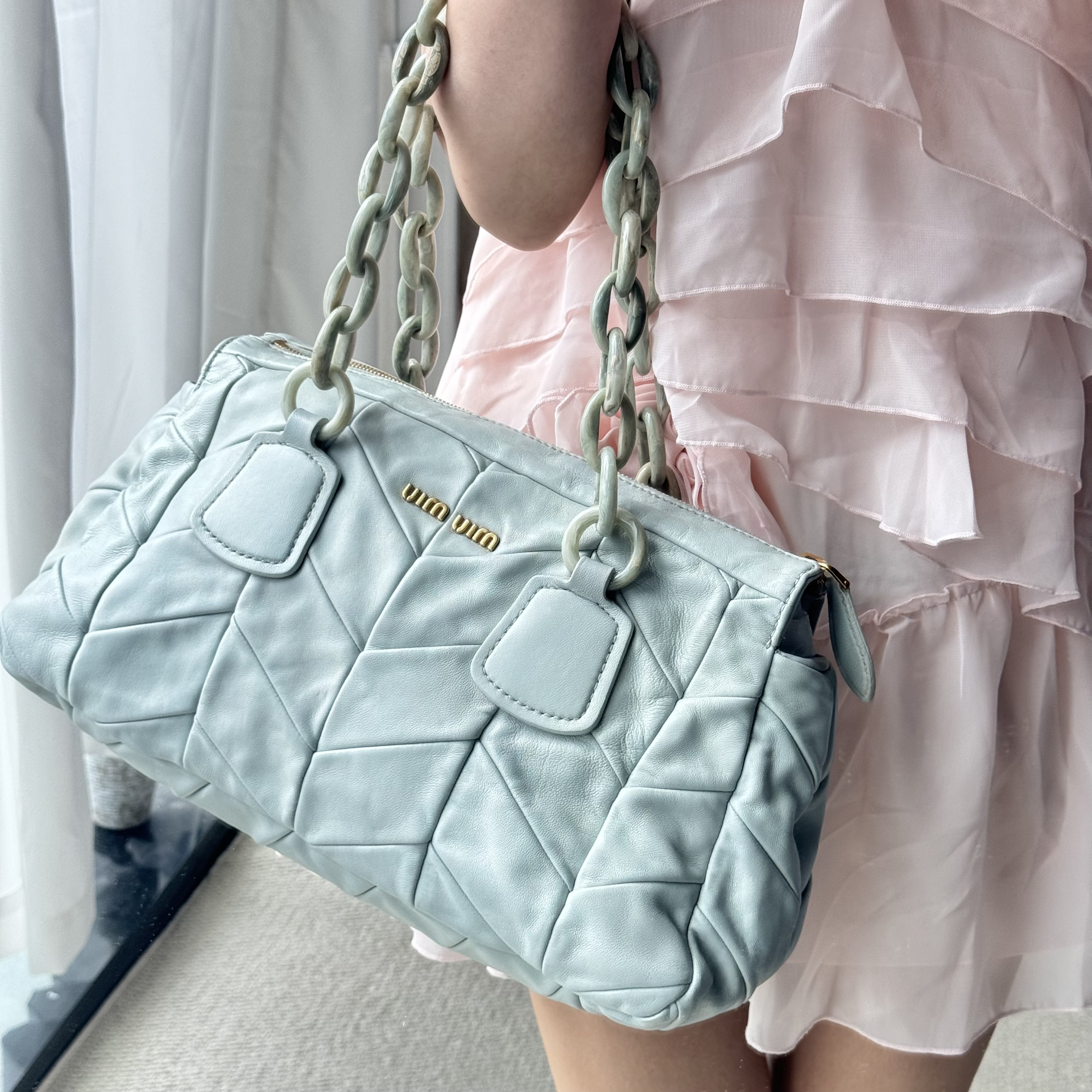 95新 MIU MIU/缪缪 95新miumiu奶绿色亚克力链条单肩包