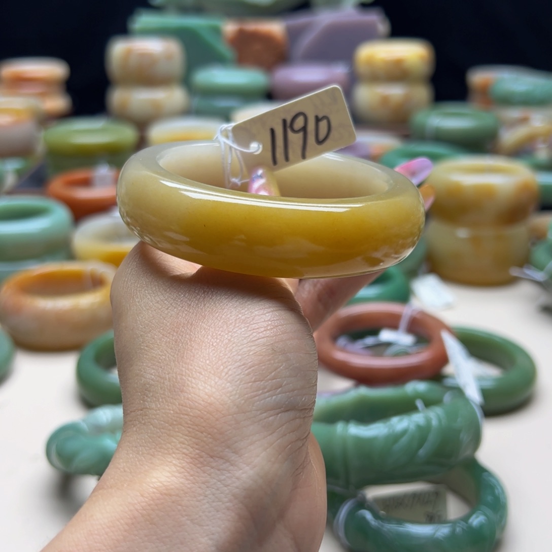 石英岩玉手镯未镶嵌h****也