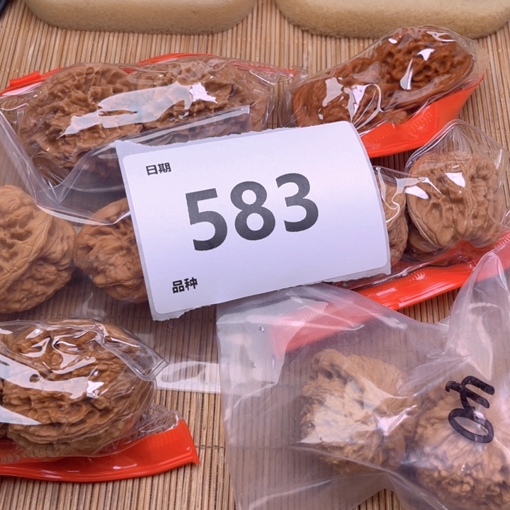 文玩核桃把件583号6对带练手暴雪