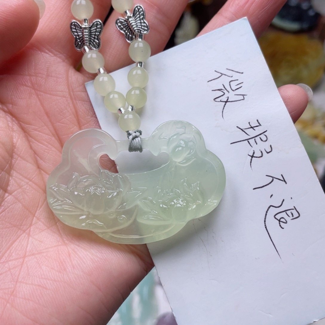 蛇纹石玉颈饰未镶嵌