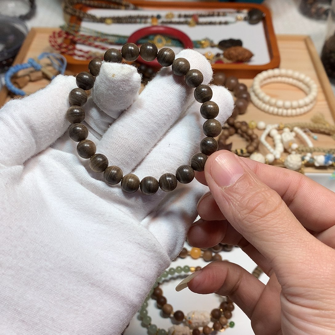 檀香木无事牌印度迈索尔老山檀香阴沉满绿料横纹卡8单圈