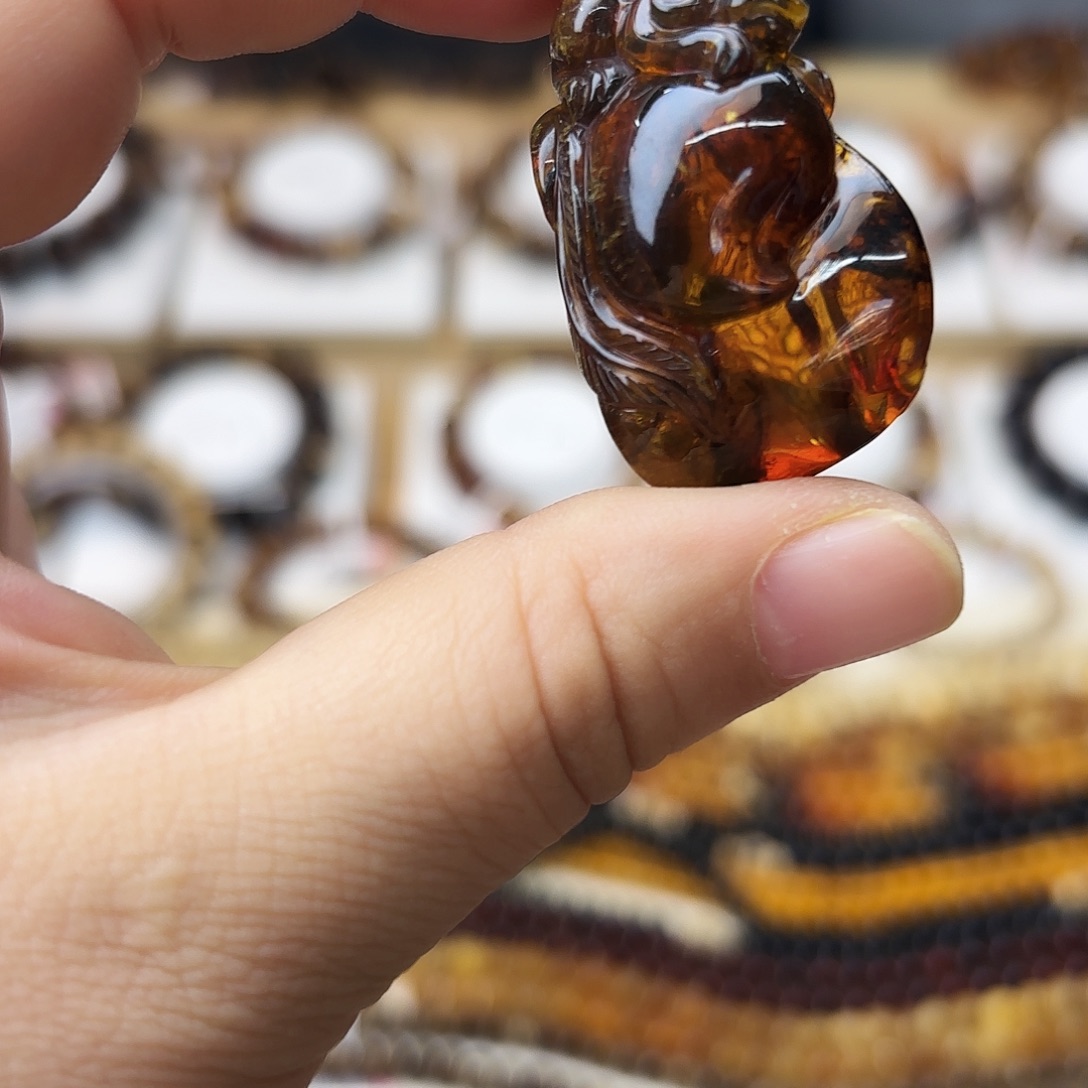 用***3琥珀未镶嵌裸石大