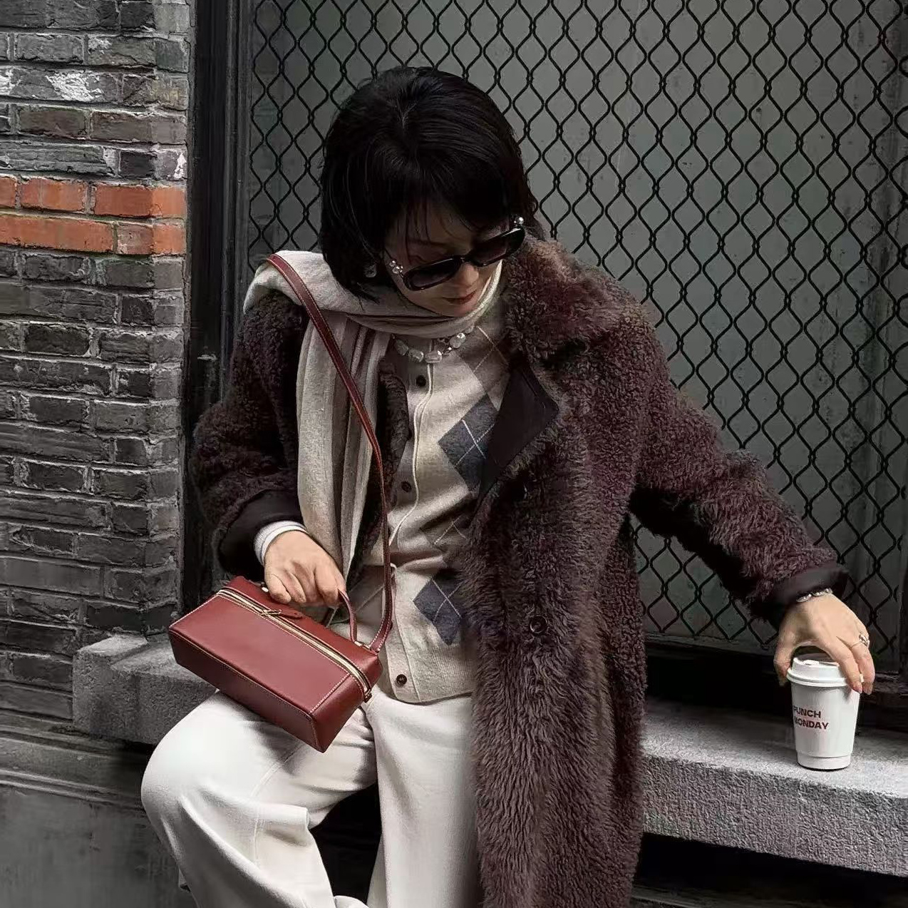 山羊绒圆领撞色菱形格减龄女士针织衫BY5357