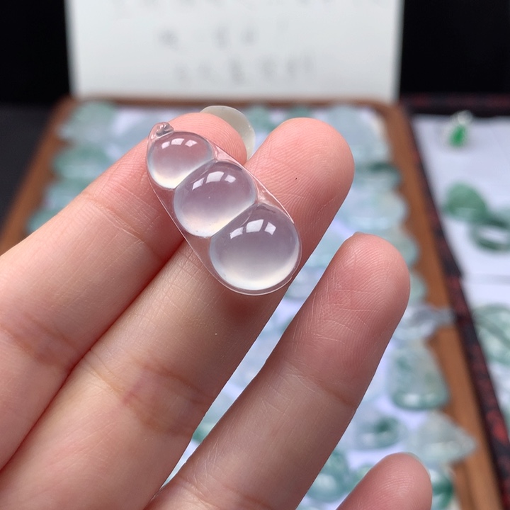 颈饰未镶嵌翡翠高冰福豆