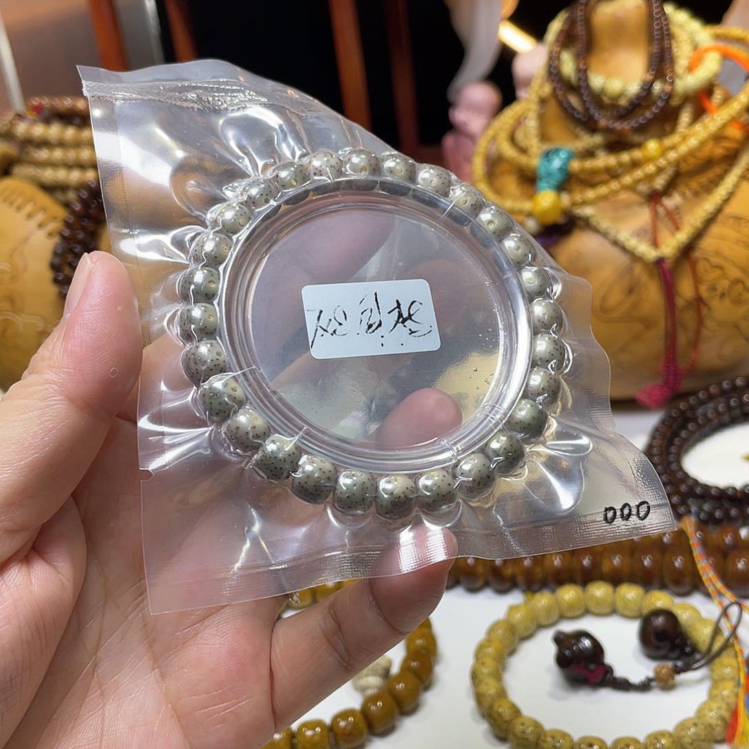 手串星月菩提老型双留白糯冰