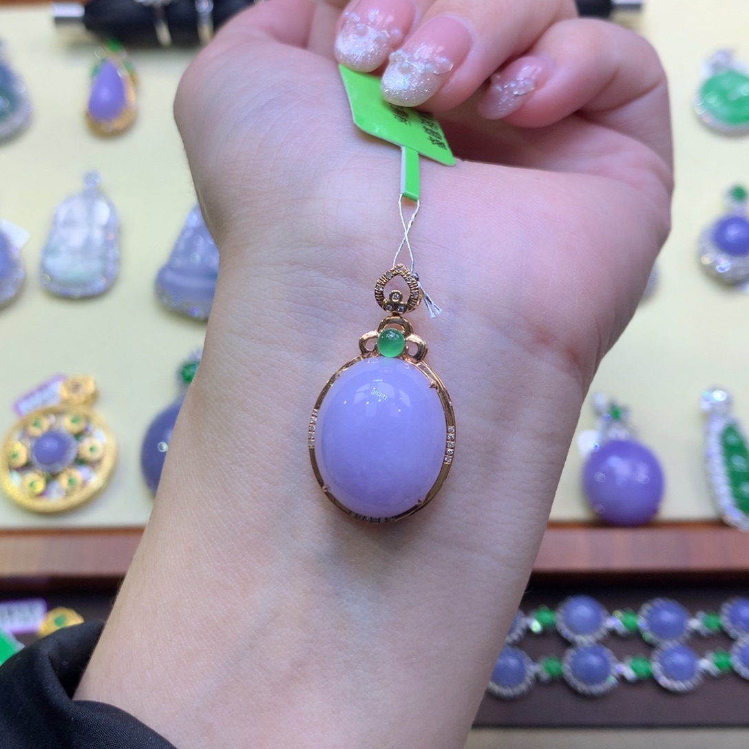 翡翠18K金镶嵌颈饰