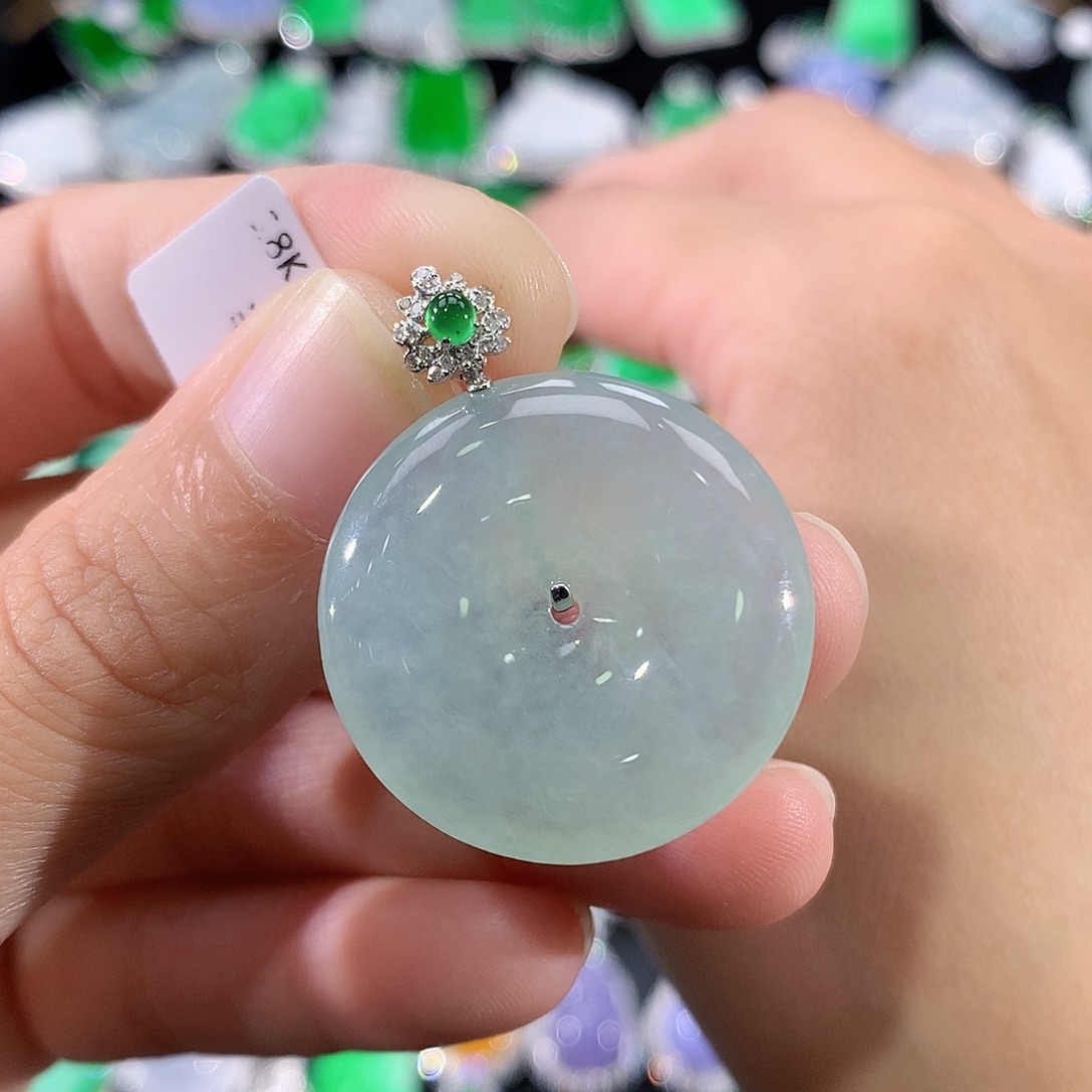 翡翠18K金镶嵌颈饰