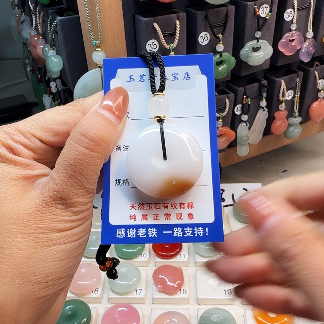 石英质玉未镶嵌颈饰