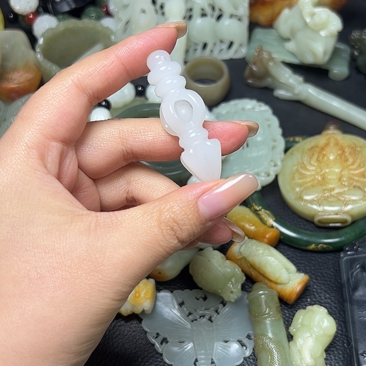 和田玉未镶嵌颈饰