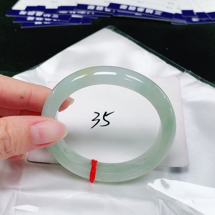 翡翠手镯（贵妃镯）未镶嵌