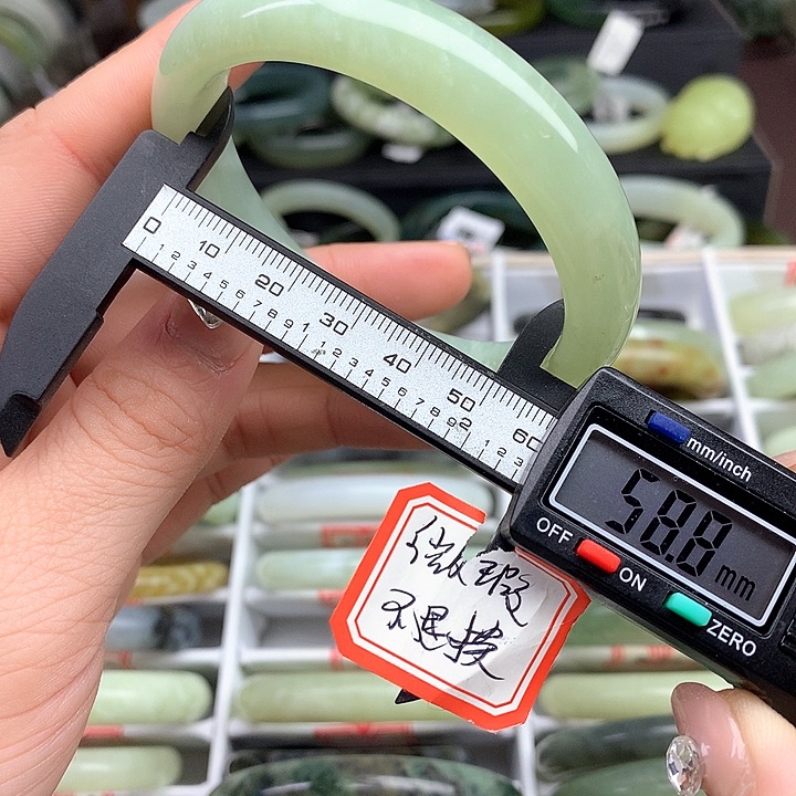 蛇纹石玉手镯未镶嵌872