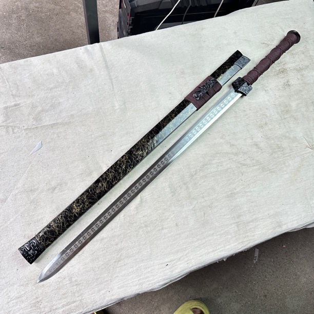 1182。龙泉昊天宝剑高猛钢黑龙汉剑实木漆鞘未开刃