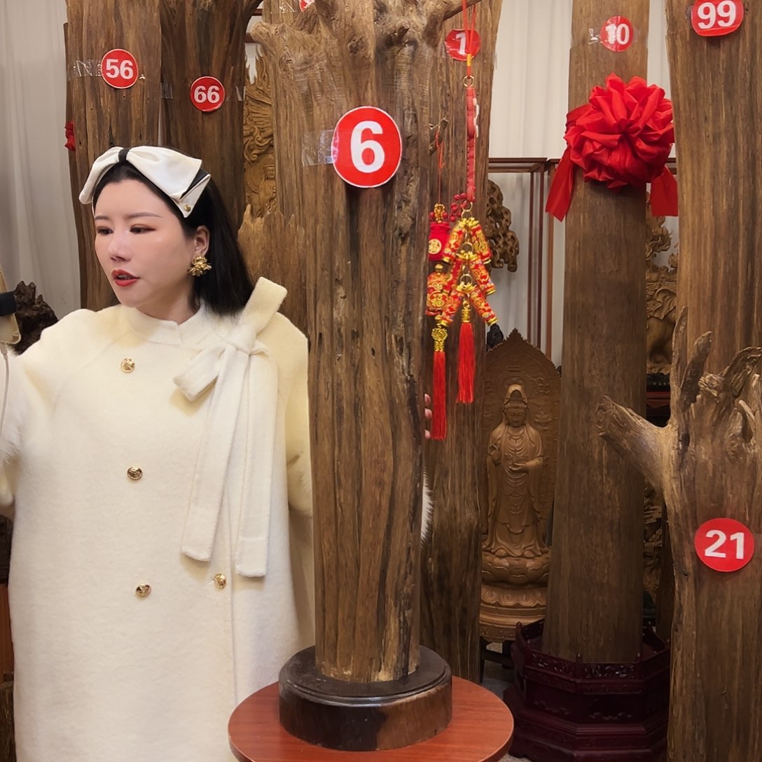 沉香摆件用****1+底座………