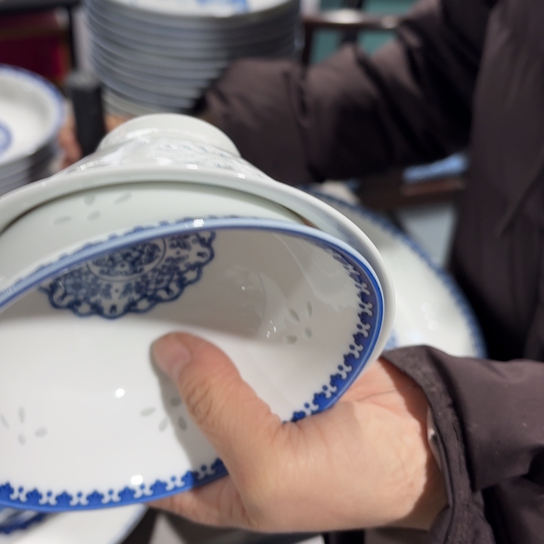 景德镇陶瓷青花五彩米饭碗各一个微瑕