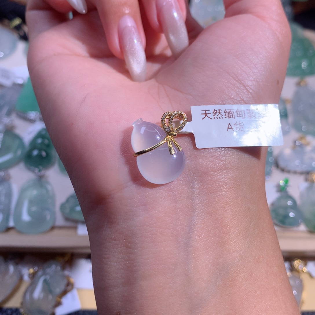 翡翠吊坠(不含链)18K金镶嵌