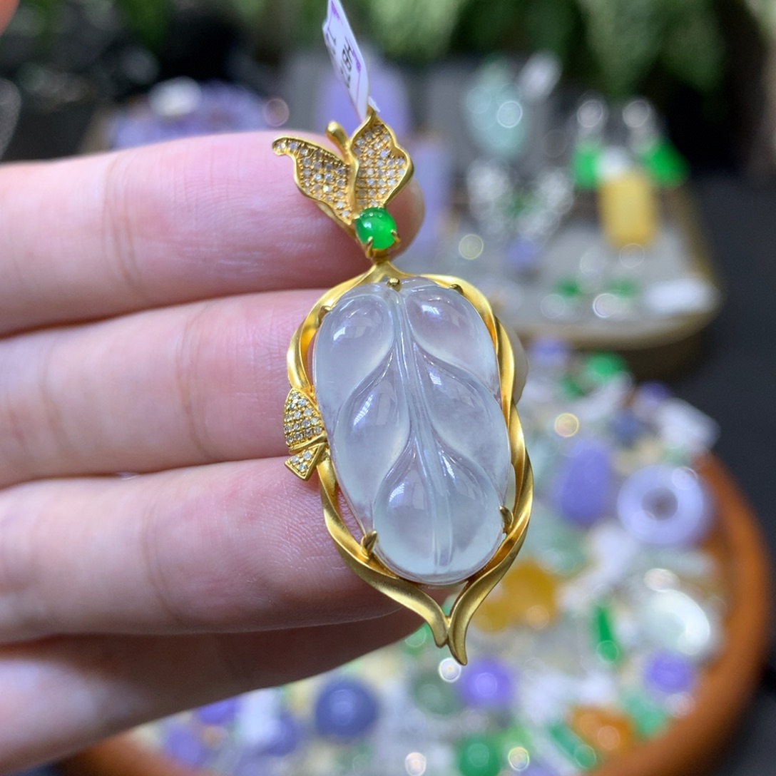 颈饰18K金镶嵌翡翠