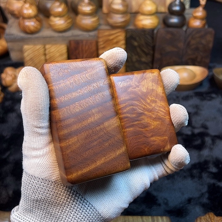 楠木M***e金丝楠木小叶