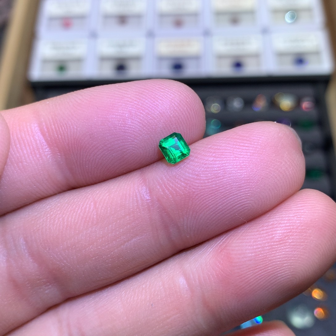 祖母绿裸石未镶嵌0.41克拉木佐