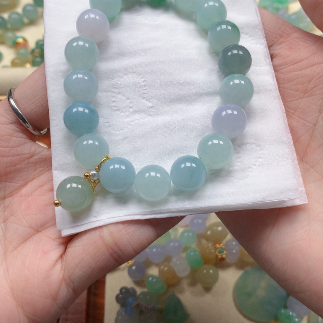 翡翠未镶嵌颈饰是