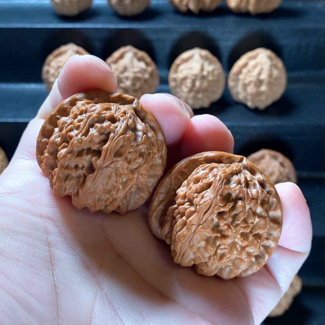 桃核把件原生态山地白狮子微修41