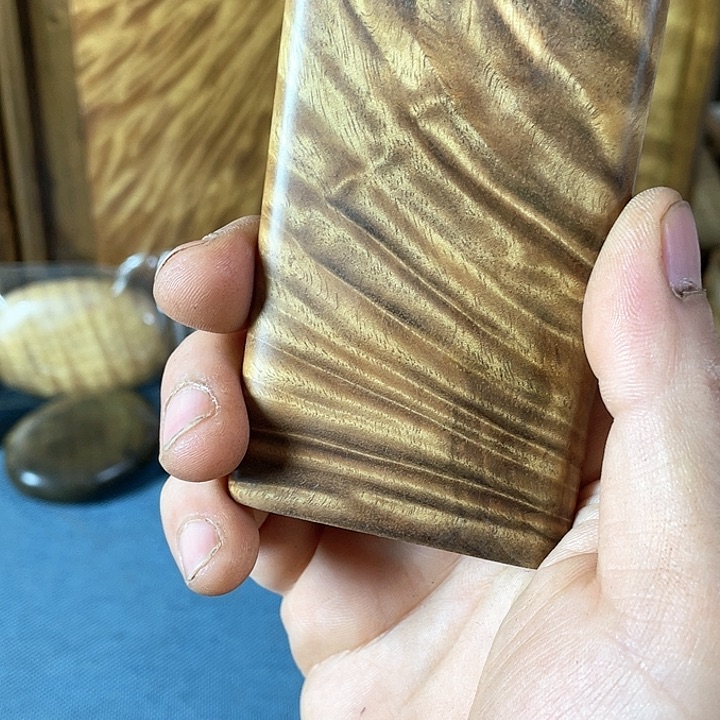 【闪购商品】.*金丝楠木无事牌手把件