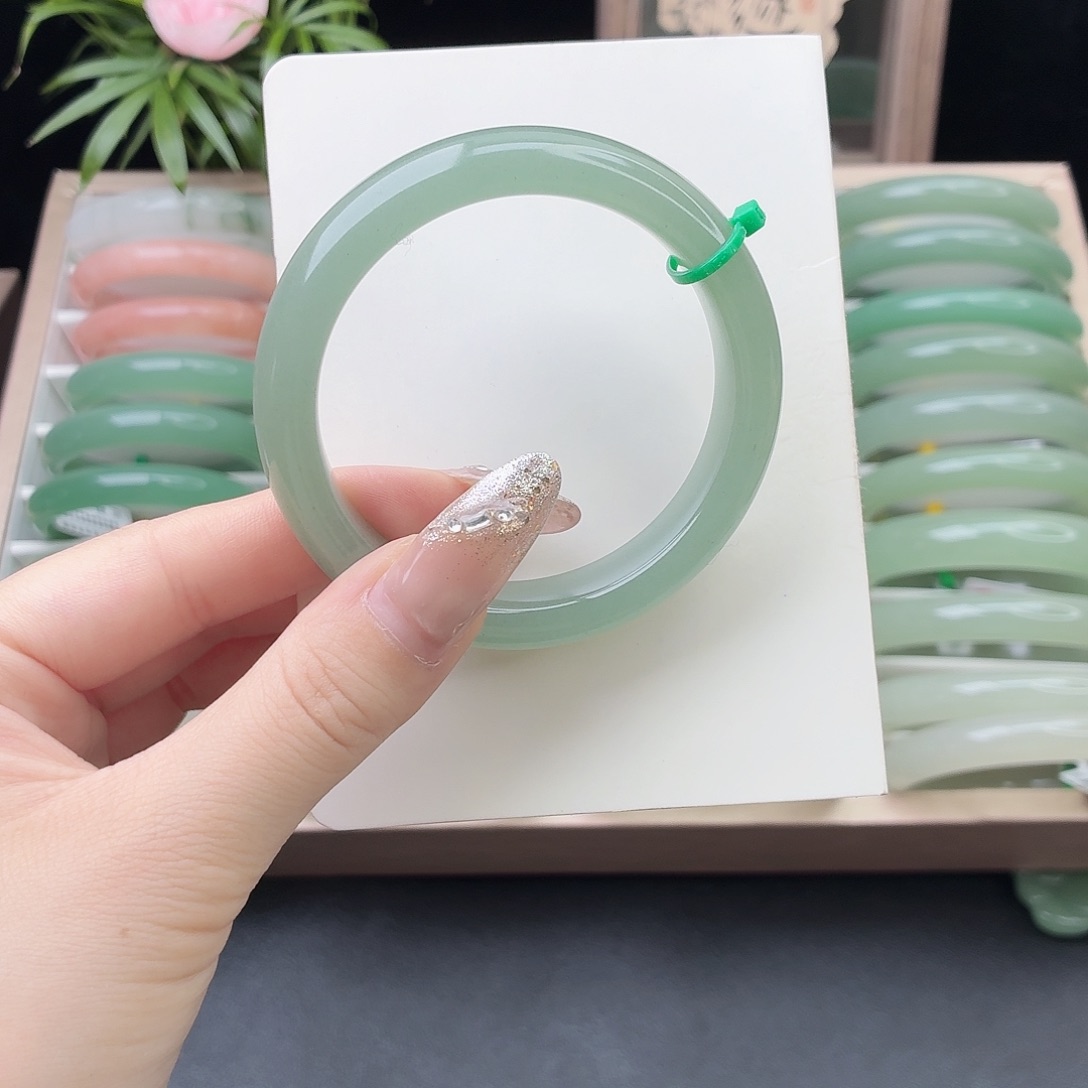 石英质玉未镶嵌手镯