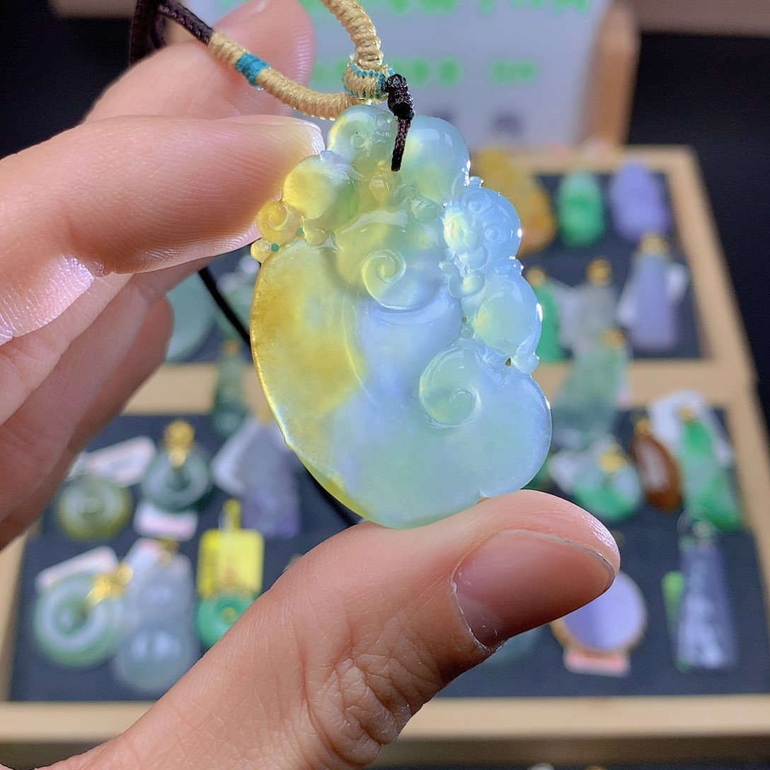 翡翠颈饰未镶嵌翡翠