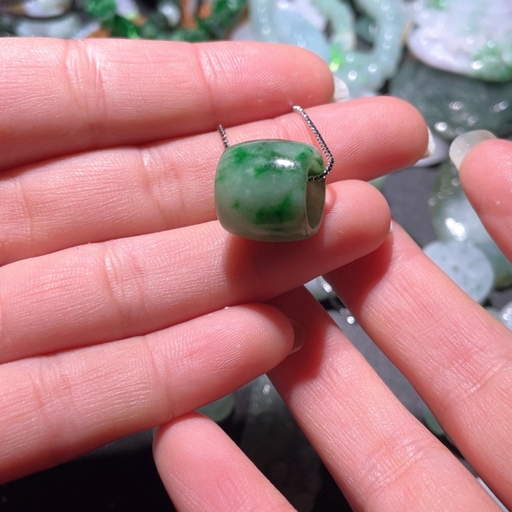 【闪购商品】翡翠颈饰未镶嵌天然翡翠