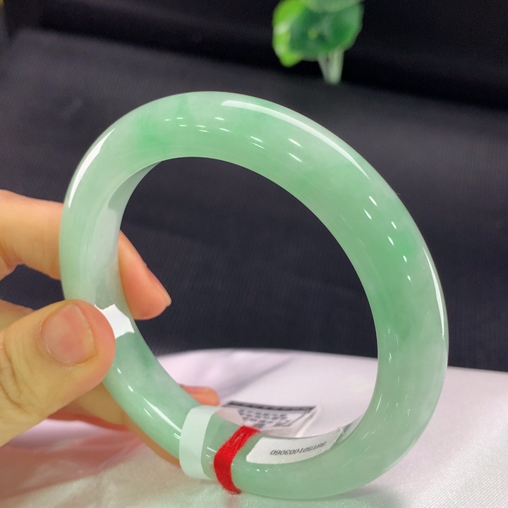 翡翠手镯未镶嵌正圈60