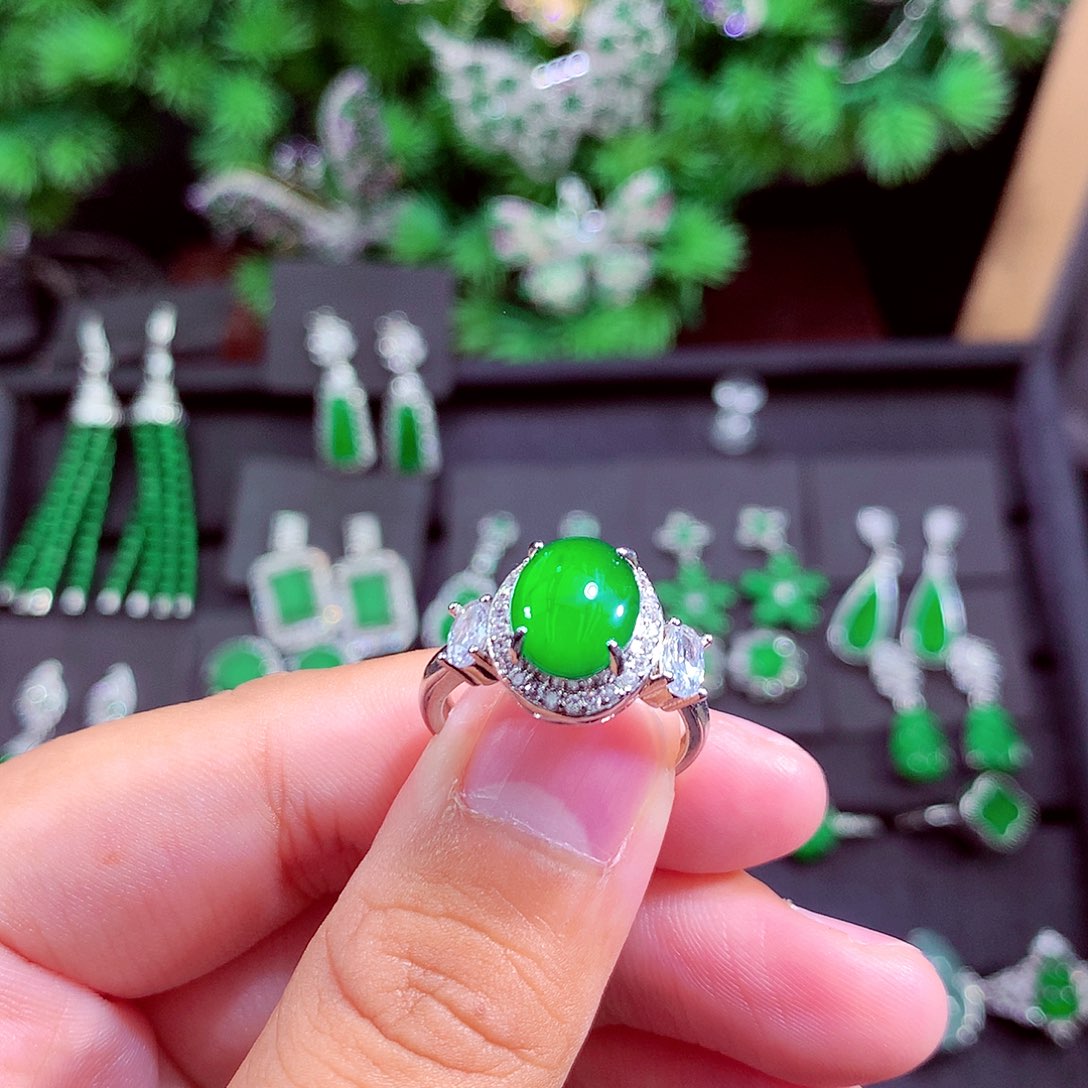 颈饰未镶嵌翡翠天然