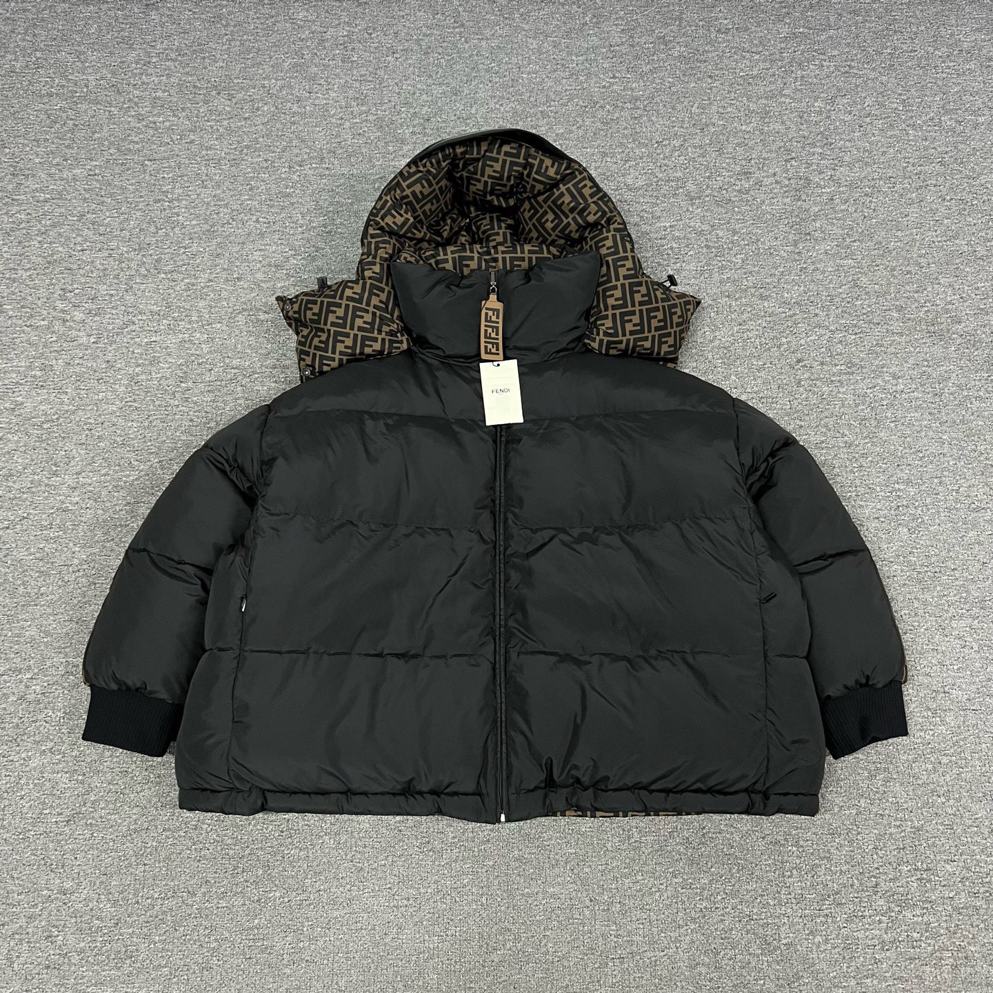 未使用 FENDI/芬迪 经典老花双面穿连帽羽绒服 L码 全新带吊牌