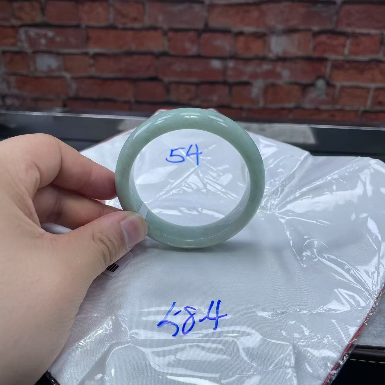 毛货手镯需精细抛光/54