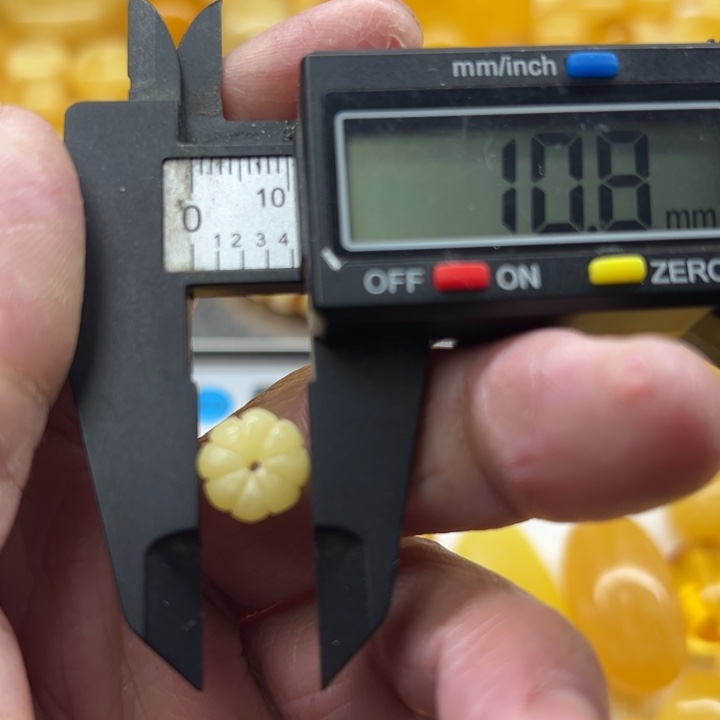 琥珀未镶嵌裸石天然原矿琥珀蜜蜡