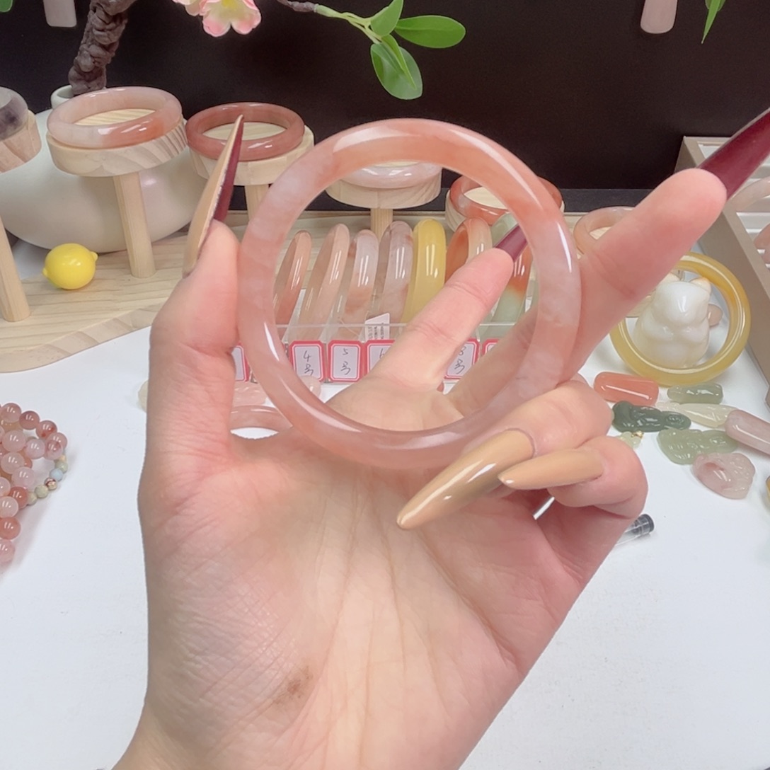 艳***艳石英质玉未镶嵌手镯