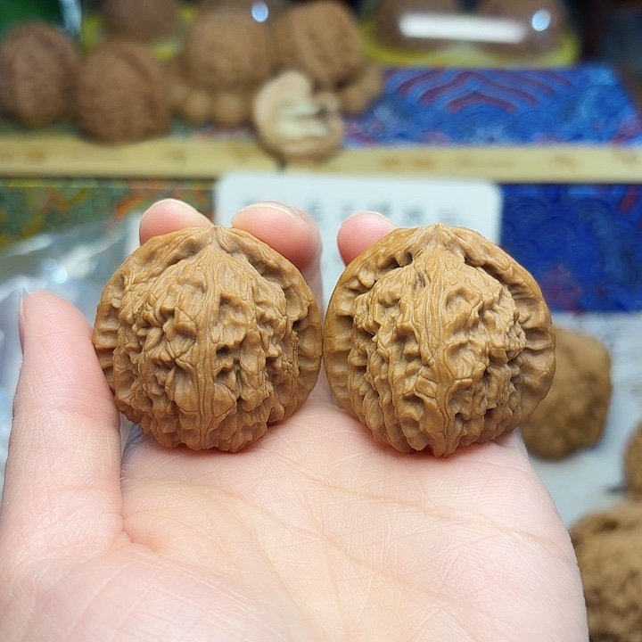 卑***张吊坠文玩核桃白狮子37