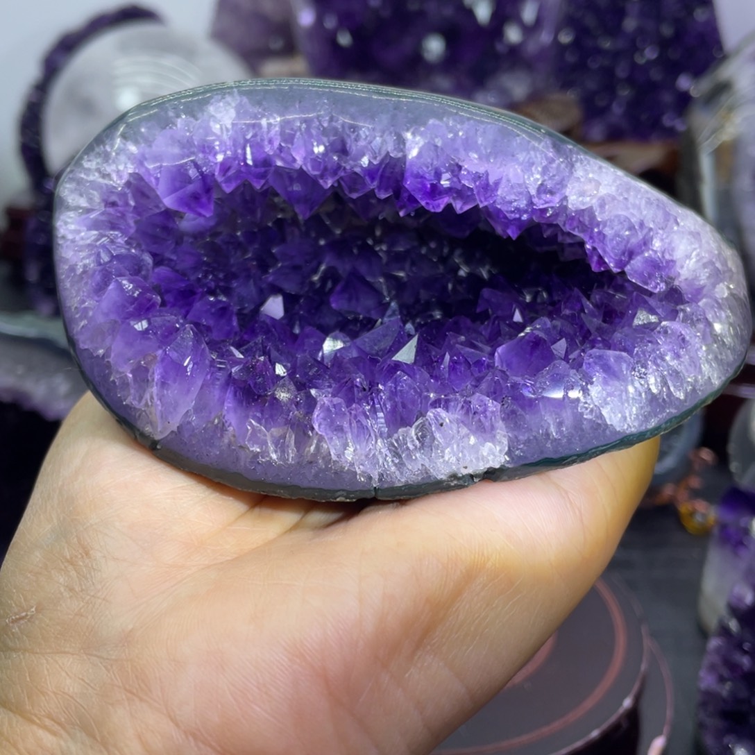 紫晶未镶嵌大型摆件（非配饰）