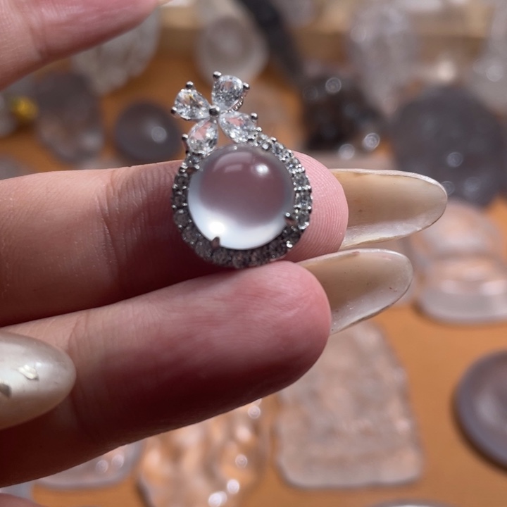 石英质玉未镶嵌颈饰