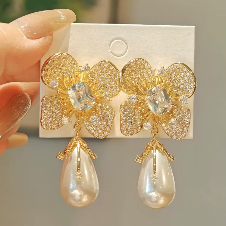 铜合金耳饰 新款高级感锆石花朵耳环女轻奢小众设计感耳饰