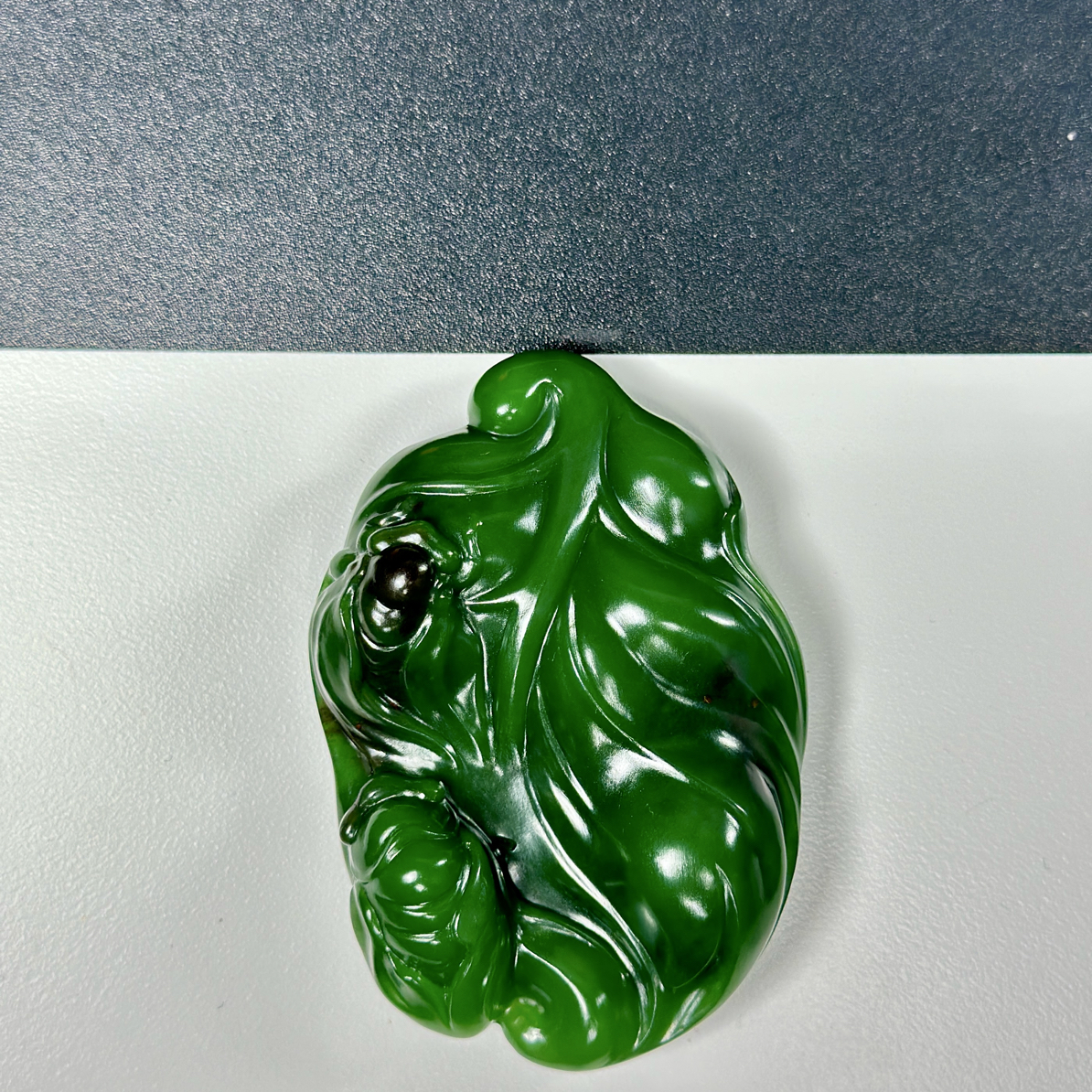 【俄料】和田玉碧玉聚红皮老料阳绿菠菜绿俏色巧雕金蝉脱壳金蝉玉叶