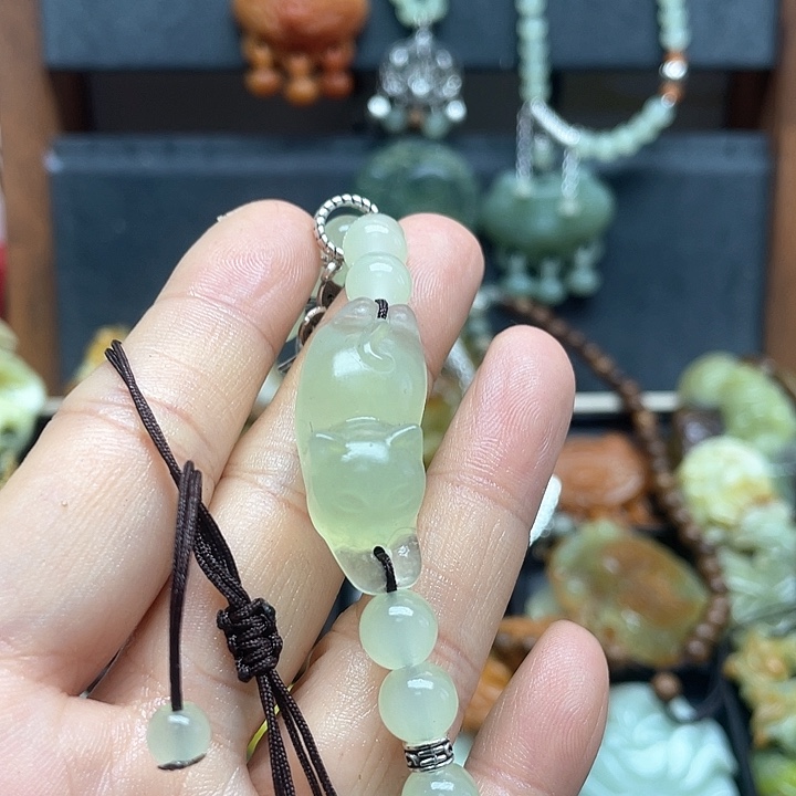 未镶嵌蛇纹石玉颈饰