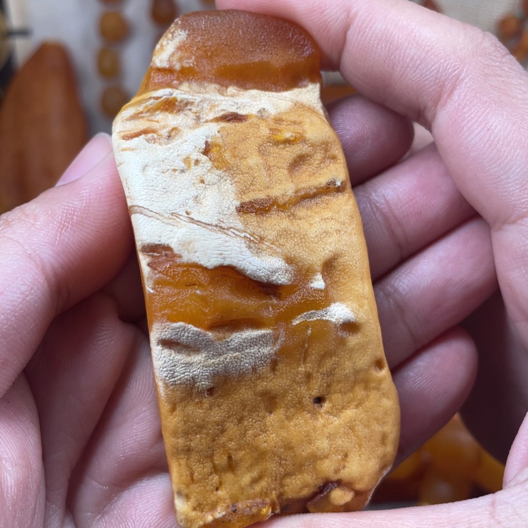 琥珀珠宝奇石未镶嵌